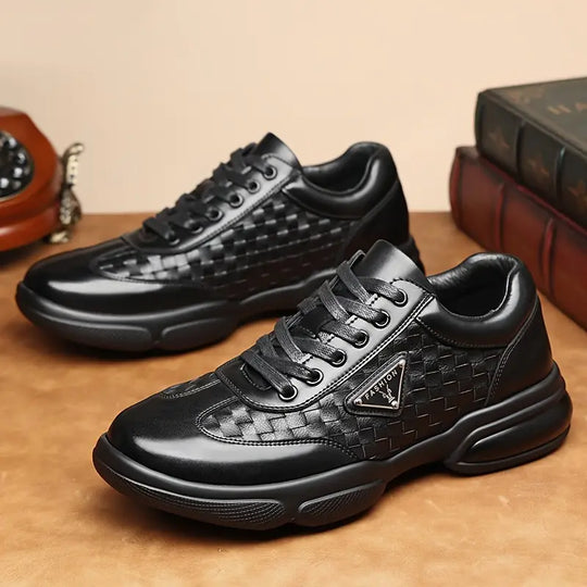 MODE – Elegante Herrenlederschuhe mit runder Schuhspitze.