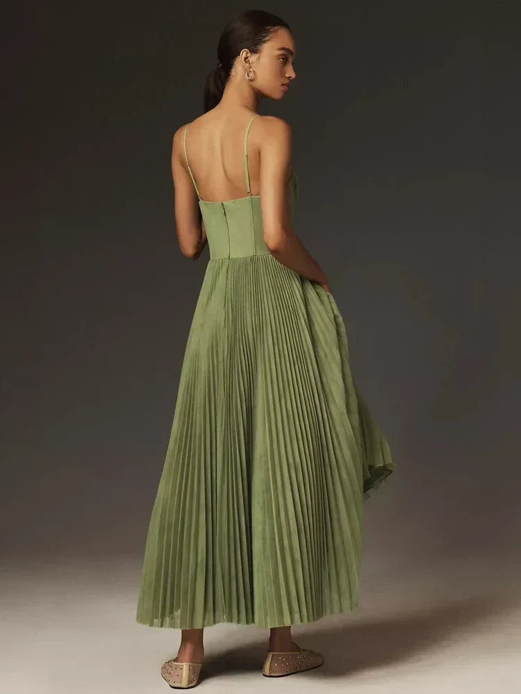 Ausgestelltes Midikleid mit plissiertem Tüll