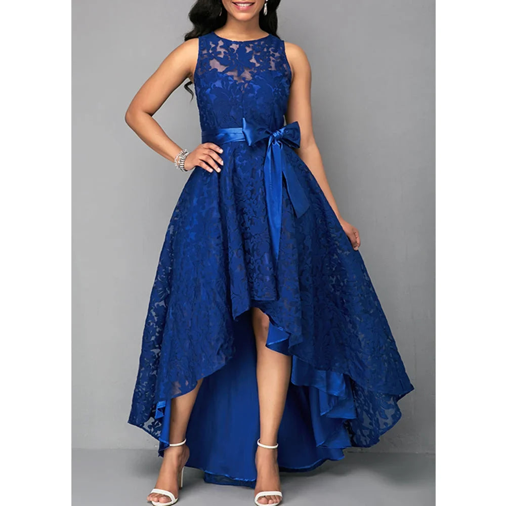 Exquisites asymmetrisches Spitzenkleid
