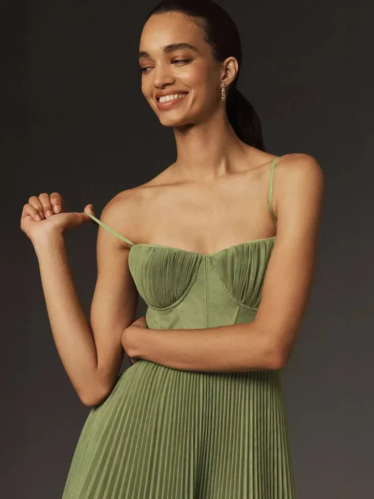 Ausgestelltes Midikleid mit plissiertem Tüll