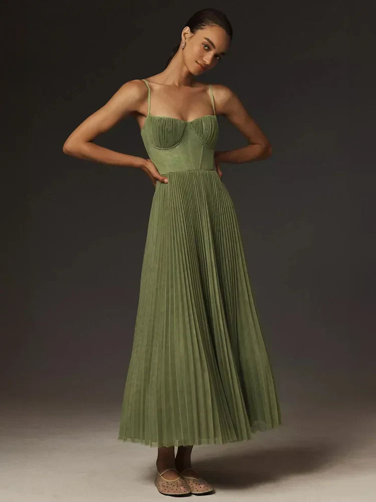 Ausgestelltes Midikleid mit plissiertem Tüll