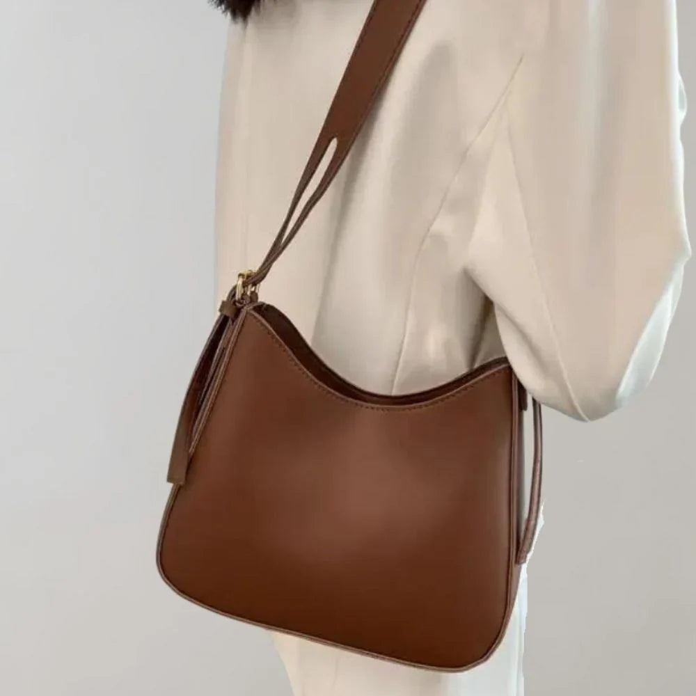 Schlichte und elegante Crossbody-Tasche im minimalistischen Design | Vegan