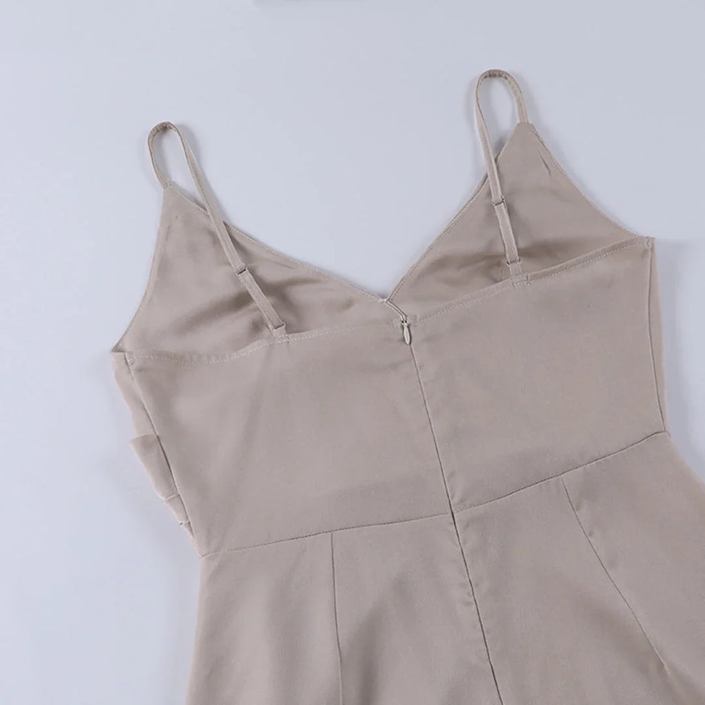 Festkleid mit Ausschnitt