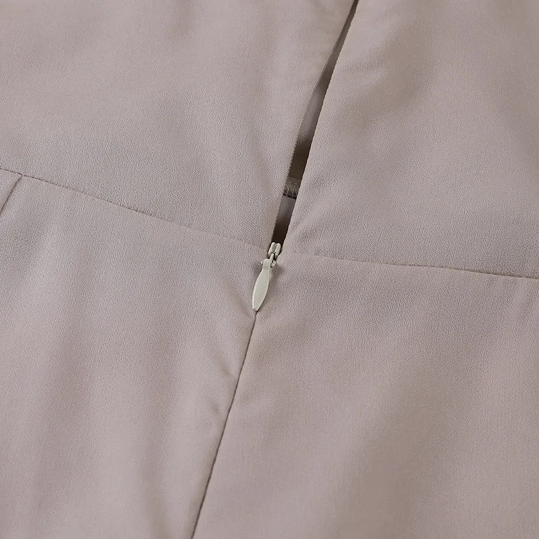 Festkleid mit Ausschnitt