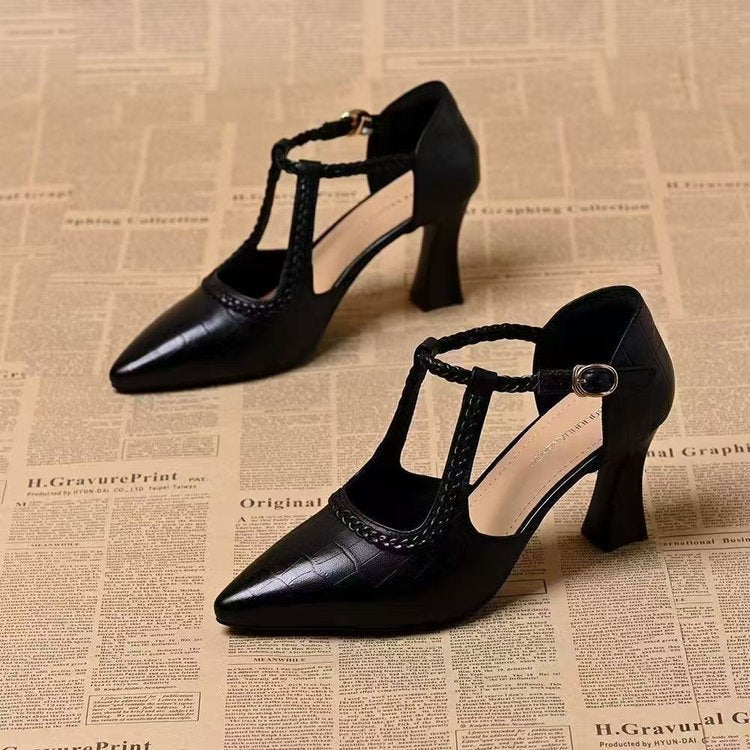 Sandalen mit Absatz, Cut-outs und weicher Sohle