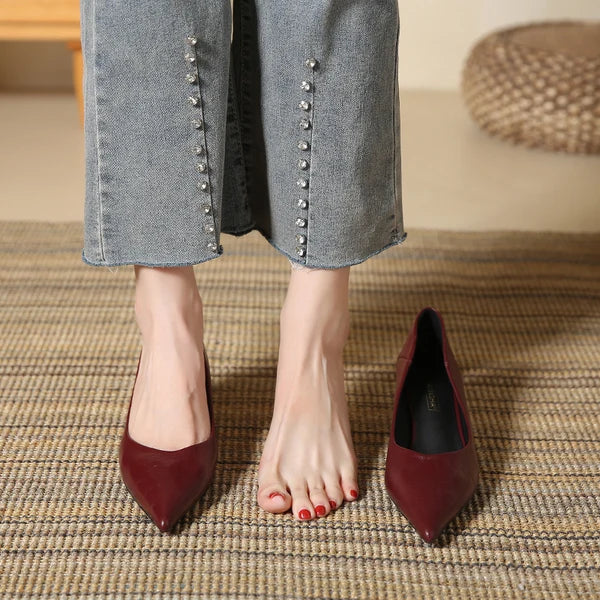 Elegante Pumps aus weichem Leder mit spitzer Zehenpartie