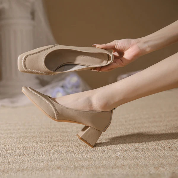 Schuhe aus echtem Leder mit Blockabsatz und eckiger Schuhspitze