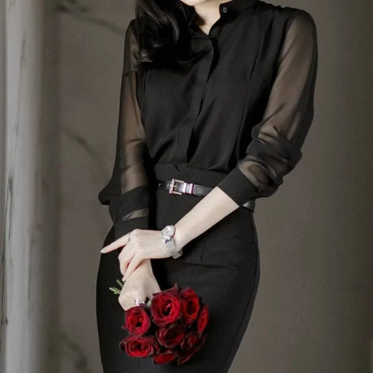 Bluse mit asymmetrischem Ausschnitt und Netzärmeln