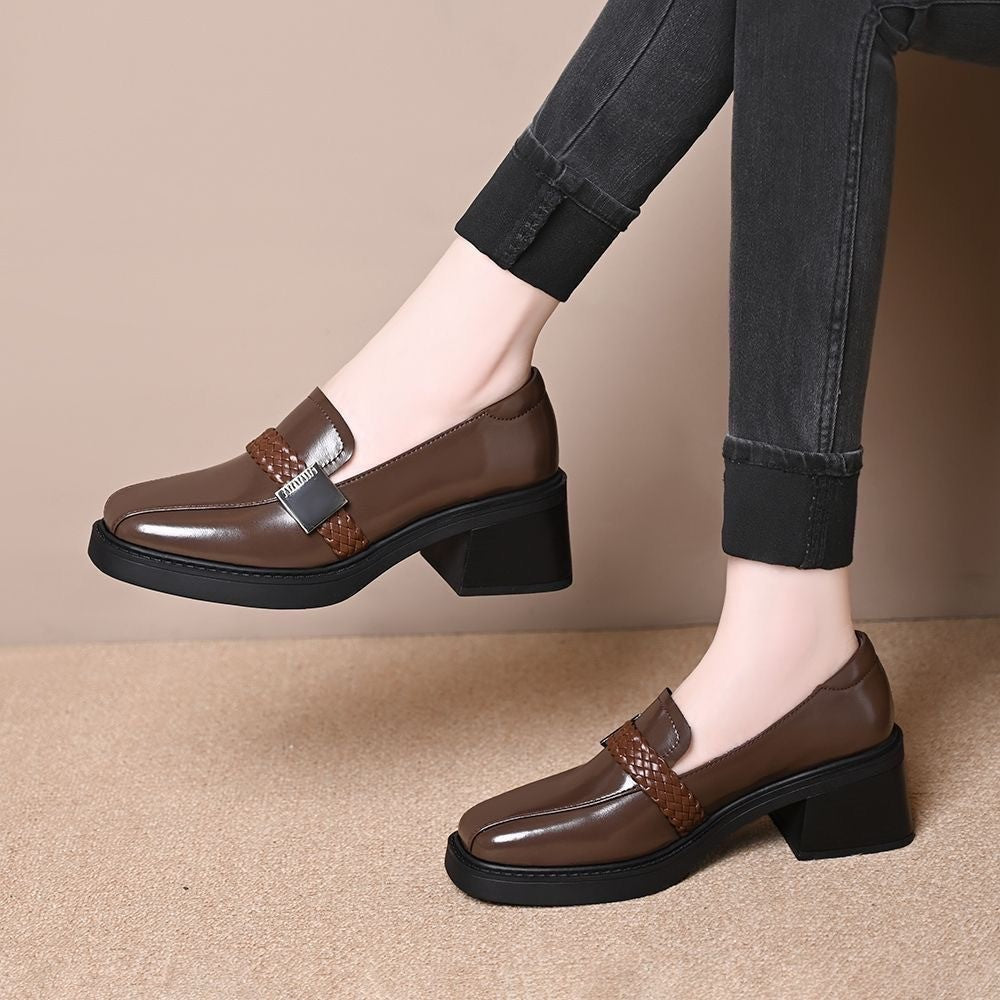 Retro-Lederschuhe mit eckiger Zehenpartie und Blockabsatz