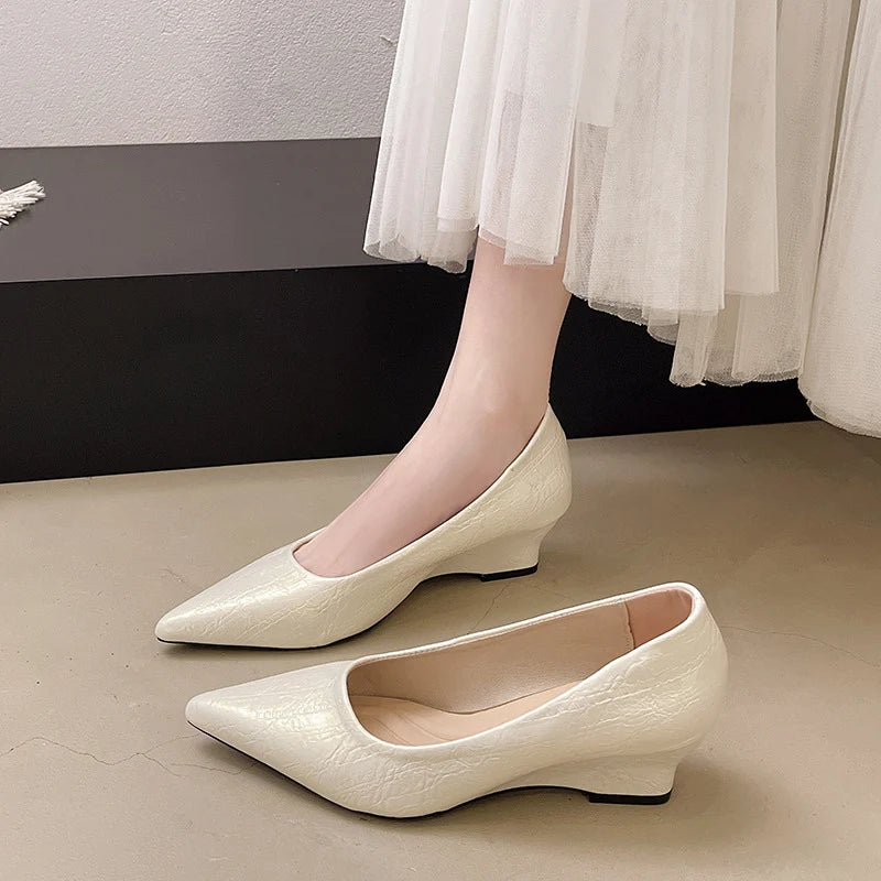 Halbschuhe für Damen mit Keilabsatz