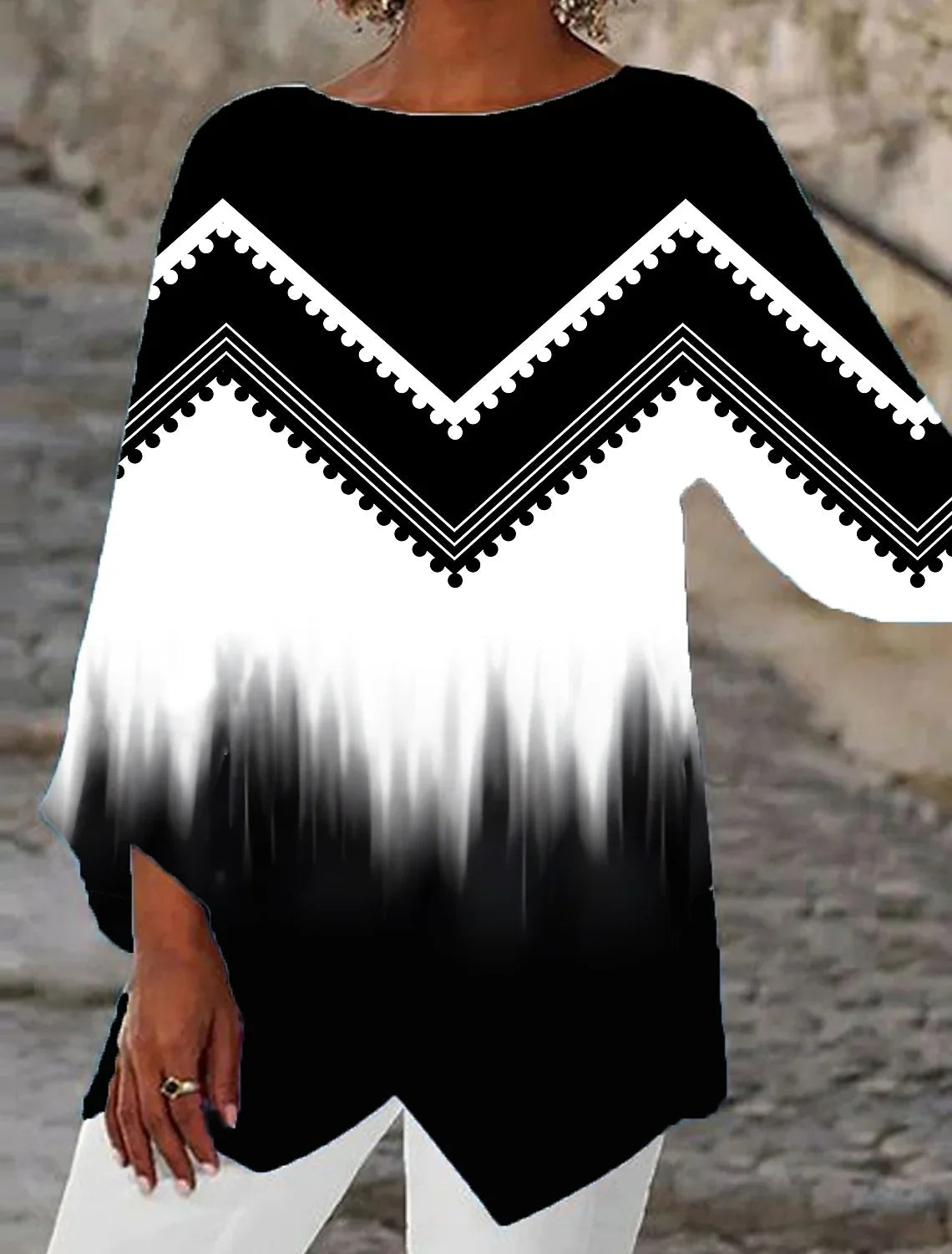 Damen Oversize-Bluse mit modernem Chevron-Muster und Bumerangärmeln