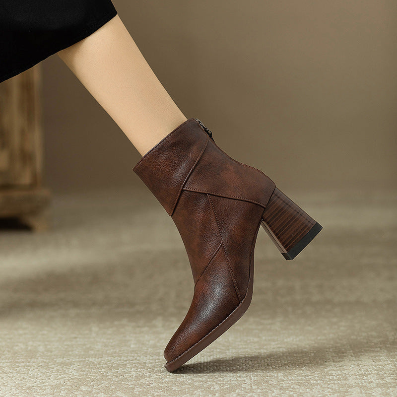 Modische Stiefel mit hohen Absätzen im britischen Stil