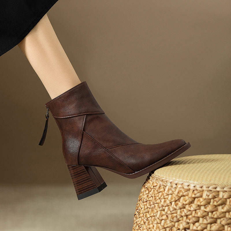 Modische Stiefel mit hohen Absätzen im britischen Stil