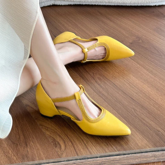 Legere Lederschuhe mit innenliegender Höhensteigerung und raffiniertem Design.