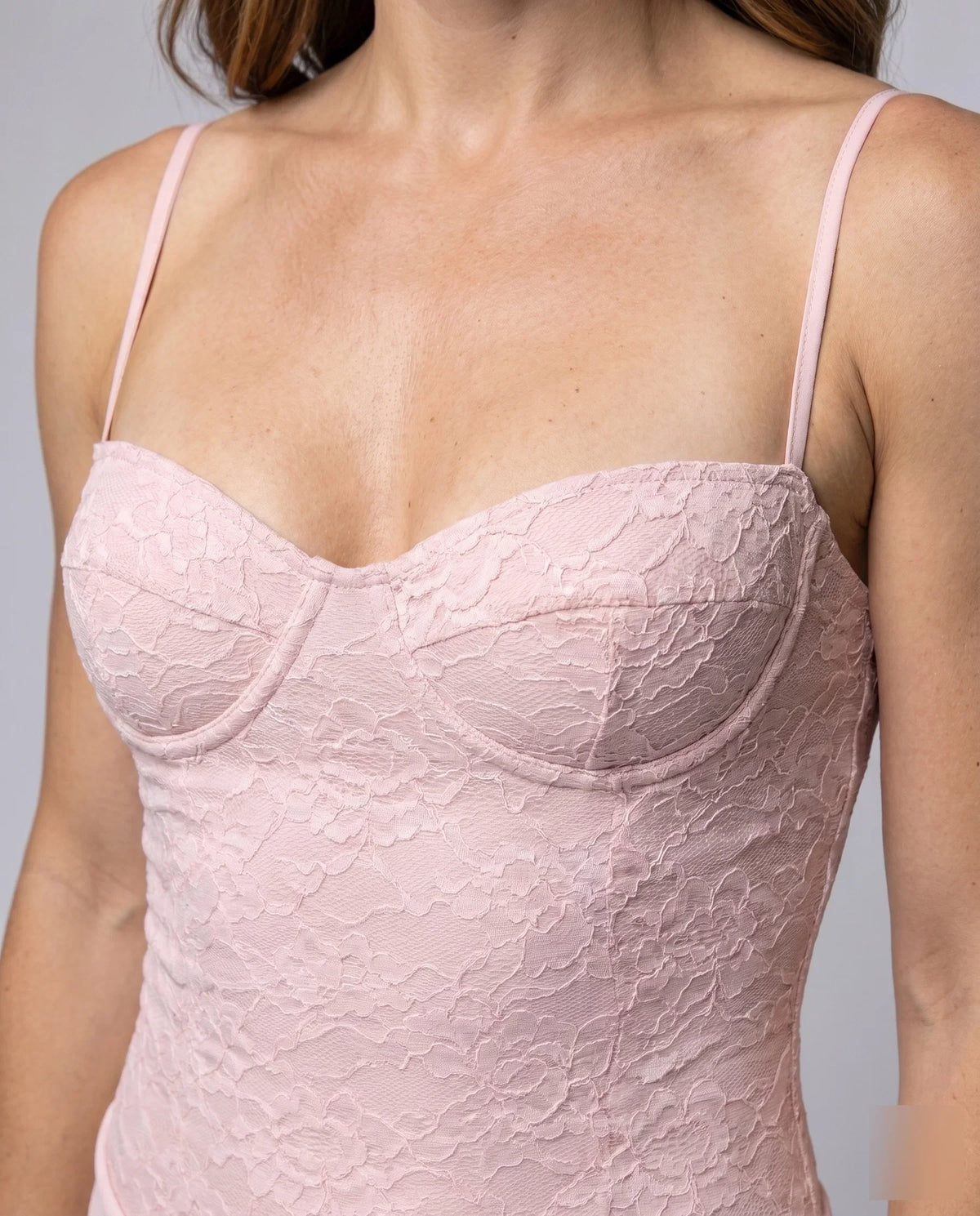 Damen Elegantes Maxikleid mit drapiertem Oberteil und zarten Spaghettiträgern