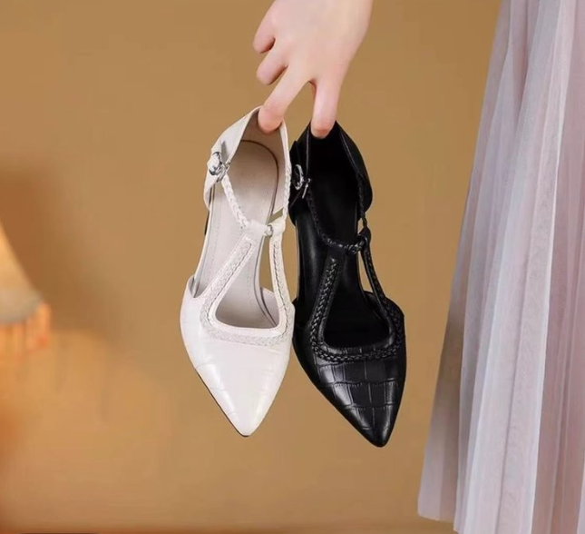 Sandalen mit Absatz, Cut-outs und weicher Sohle