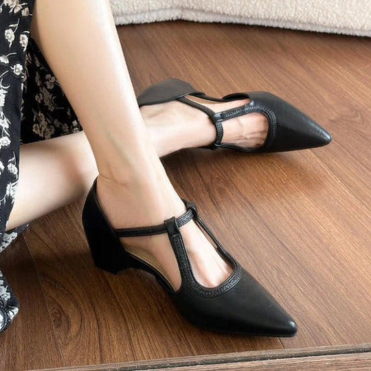 Legere Lederschuhe mit innenliegender Höhensteigerung und raffiniertem Design.
