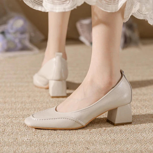 Schuhe aus echtem Leder mit Blockabsatz und eckiger Schuhspitze